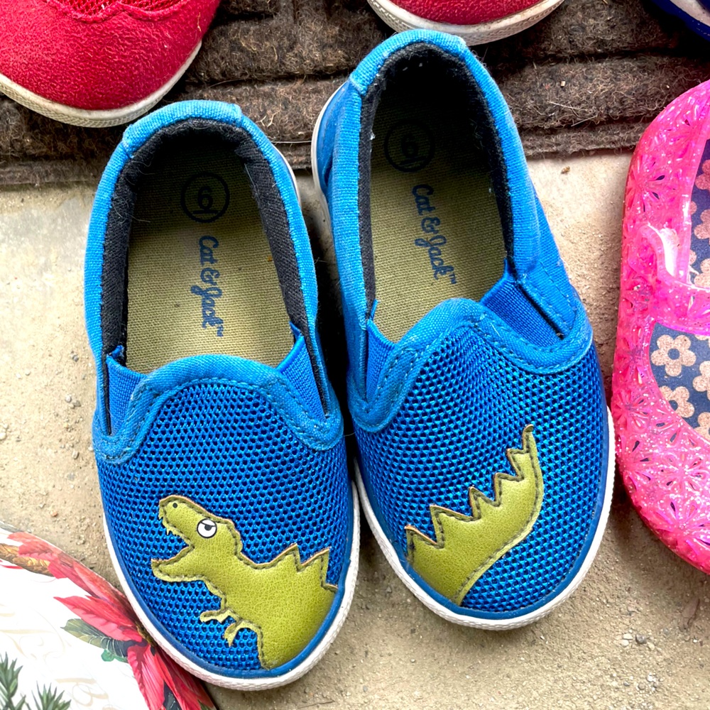 Cat & jack size 6 toddler slip on shoes